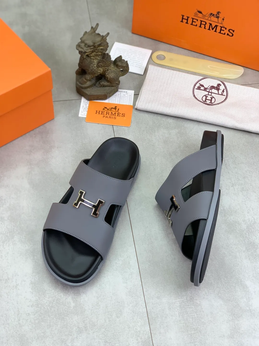 Men's shoes 💰P440 New [HERMES] high-end quality new Hermès slippers, made of imported calfskin, wear-resistant and non-slip rubber outsole. Fashionable and elegant code number: 39-44 (38 45 46 customized)
